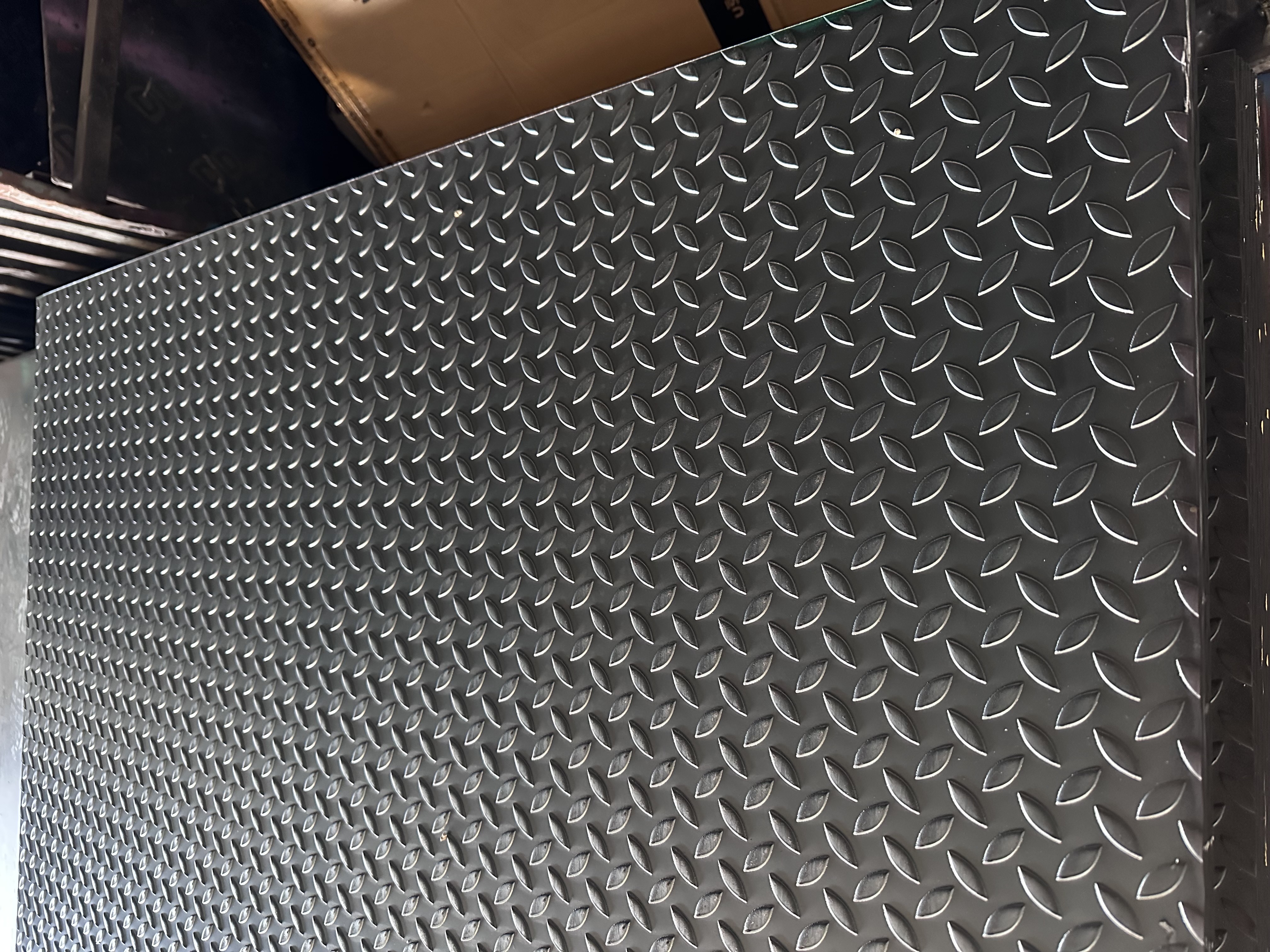 เหล็กแผ่นลาย